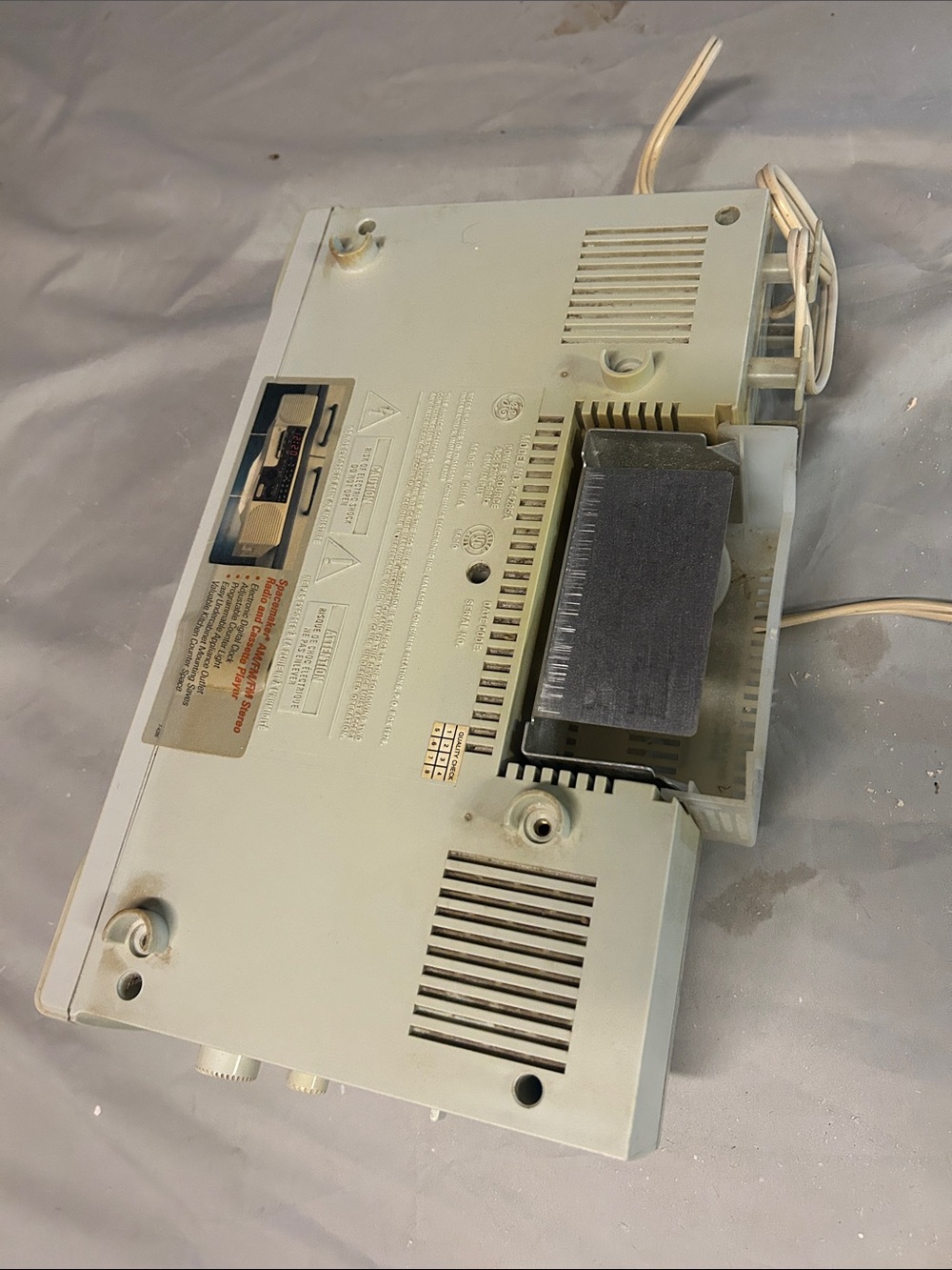 Spacemaker AM/FM Stereo Radio & Cassette Player - Picture 5 of 6